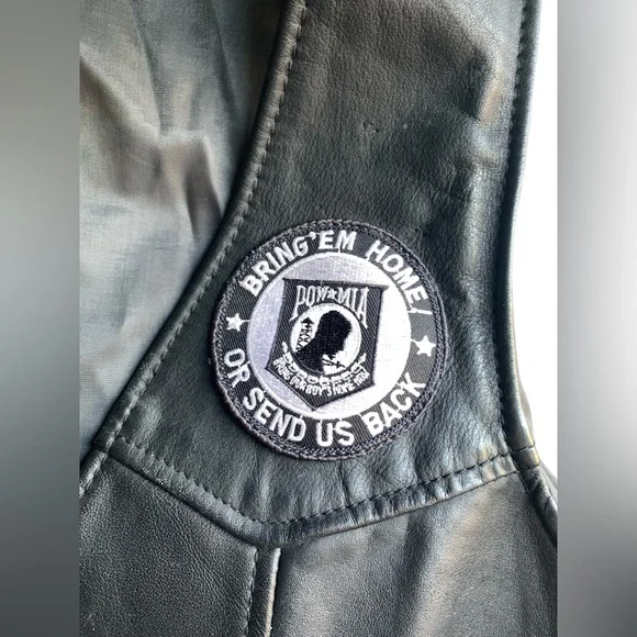 Vintage Mens Black Leather Snap Vest Vietnam War Patches Memorial Prisoner War - Picture 4 of 8